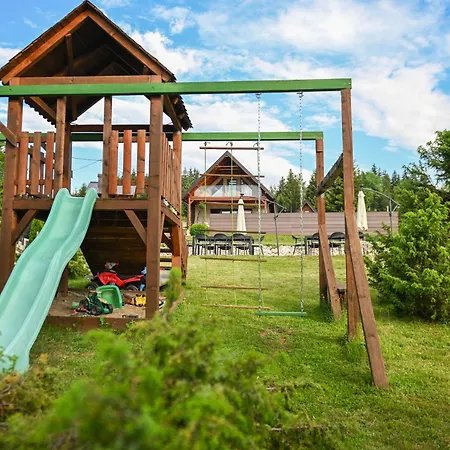 Country Chic With Pool